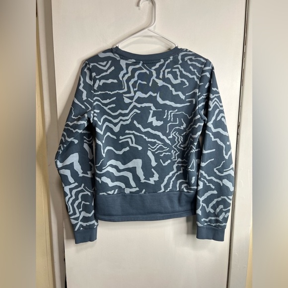 Puma Sweatshirt - Picture 2 of 3